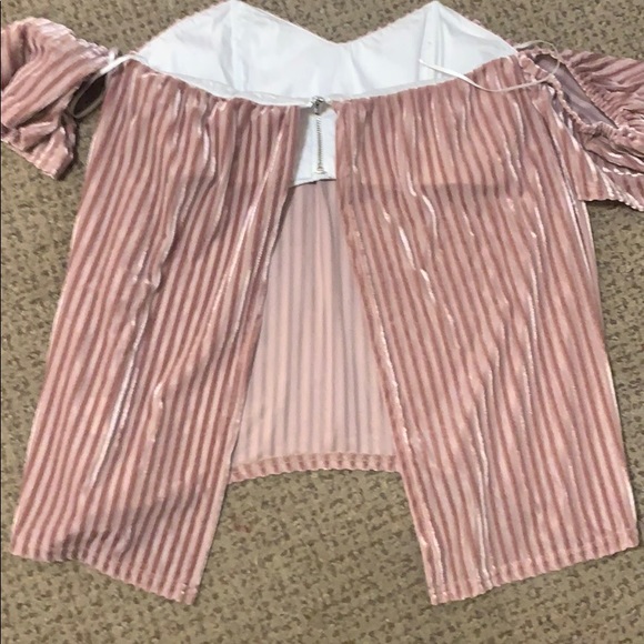 Velvet off the shoulder open back top - Picture 2 of 2